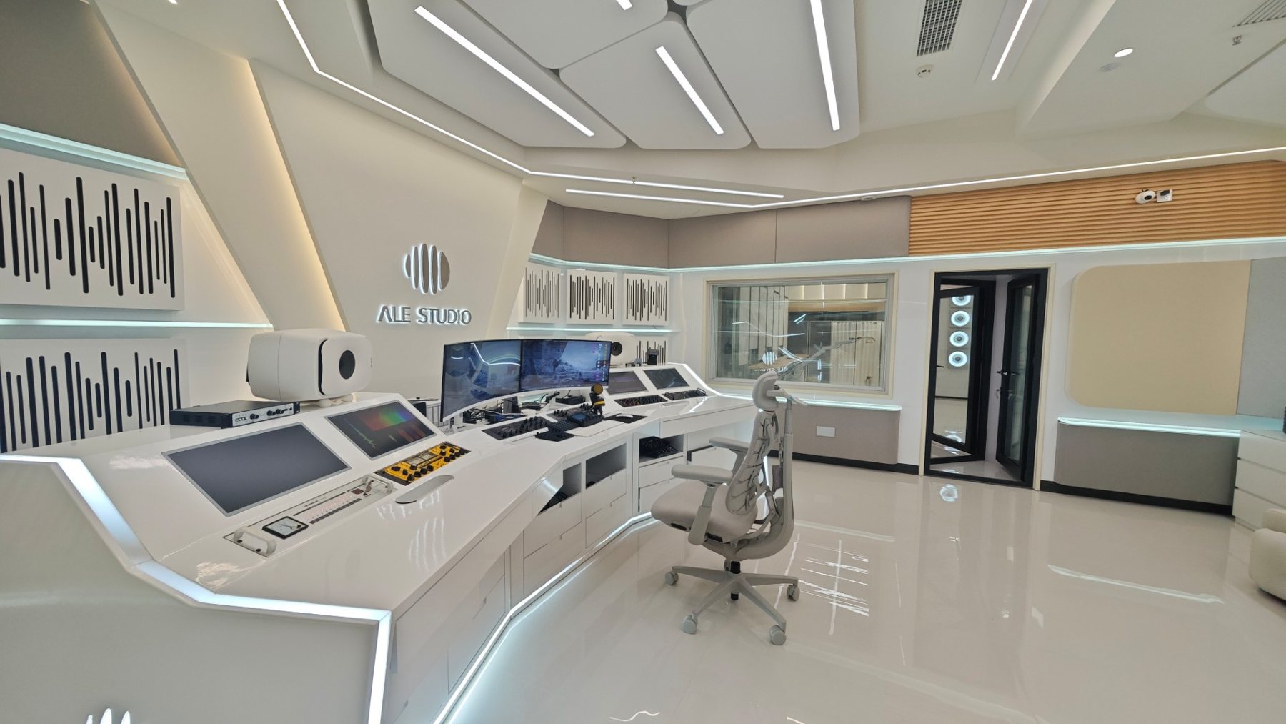 ALE STUDIO 控制室侧面全景